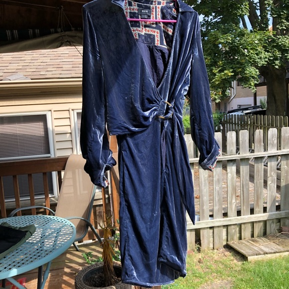 Anthropologie size 12 blue velvet dress with built in belt - Picture 6 of 6